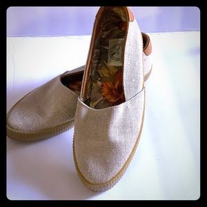 Eddie Bauer canvas slip on shoes